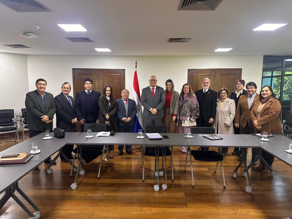 Autoridades de universidades públicas mantuvieron reunión de trabajo con el Ministro de Economía y Finanzas